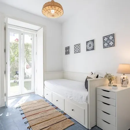 Charming And Cozy Apartment Estoril